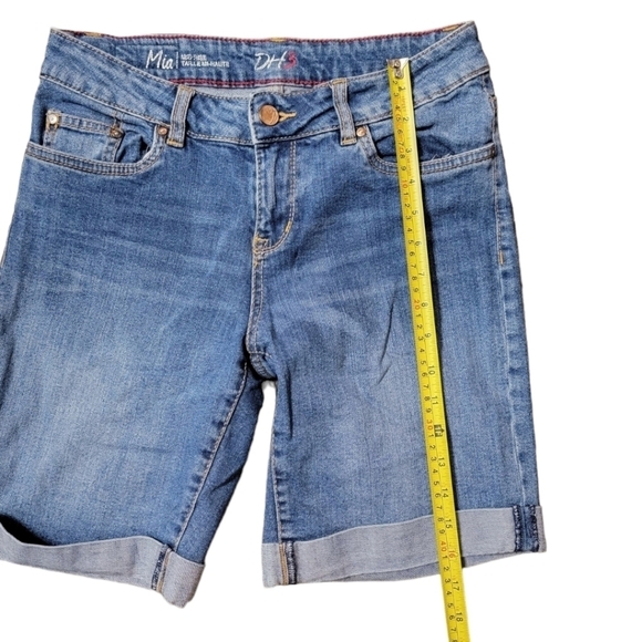 Mia | Women's Mid Rise Light Wash Denim Jean Shorts - Picture 7 of 7